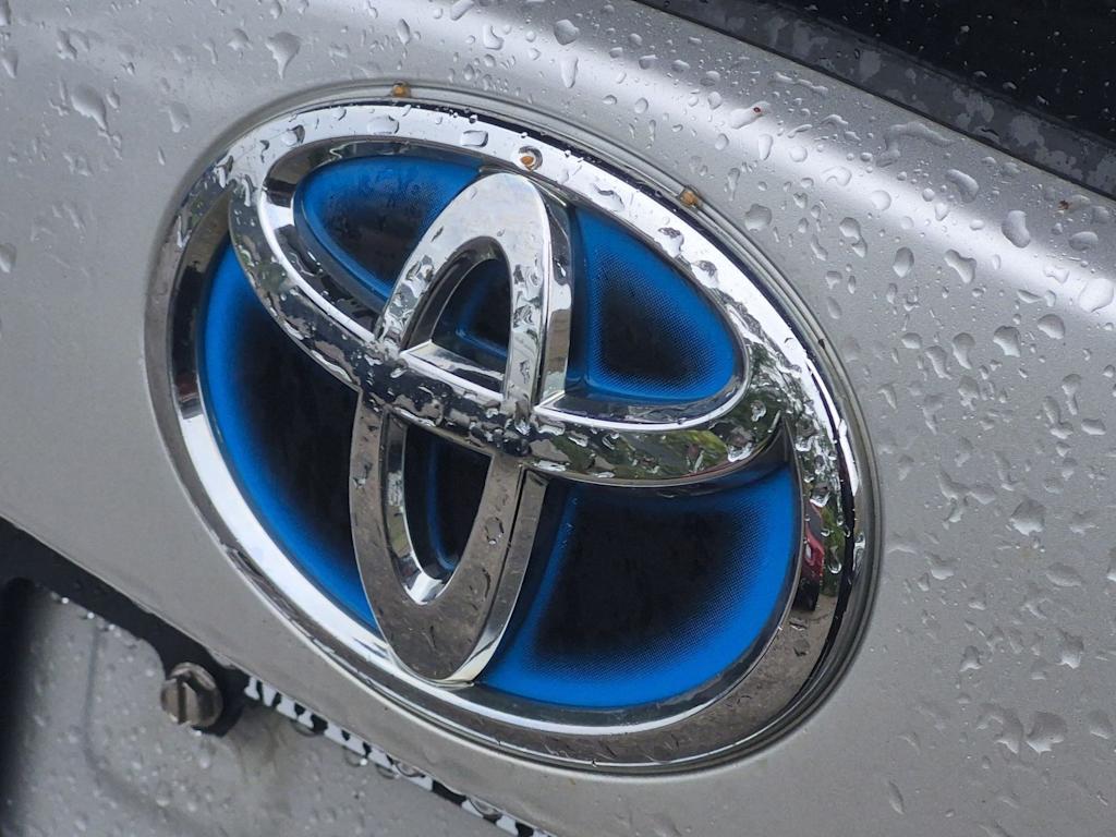 Thumbnail: 2013 Toyota Prius - 5