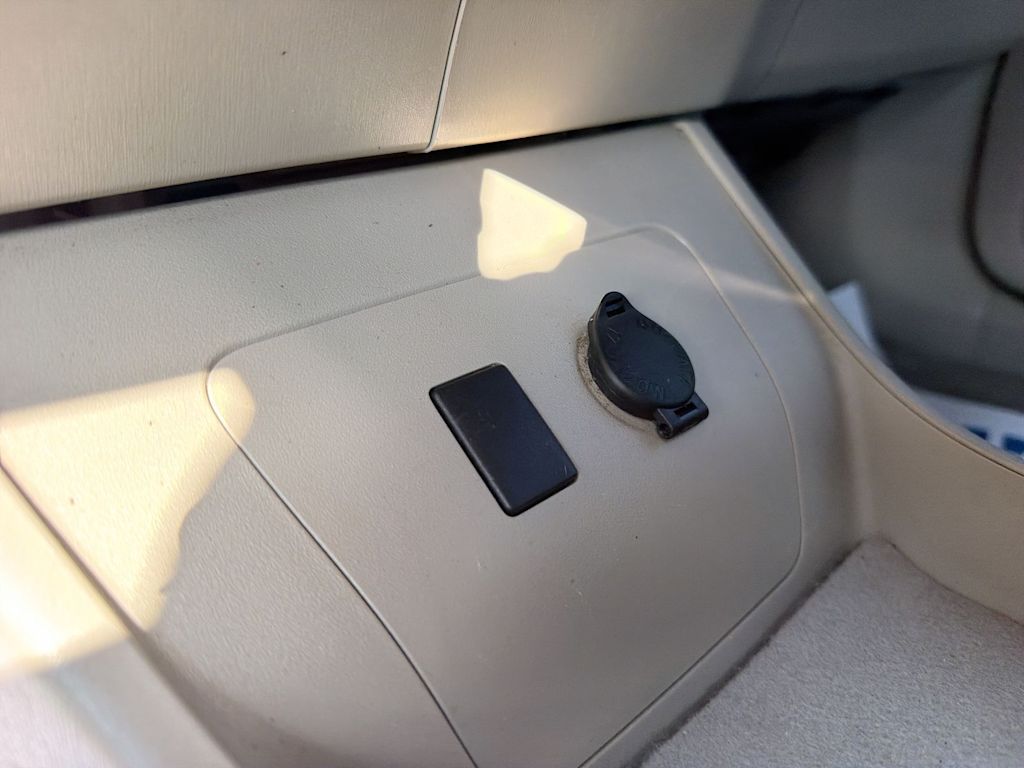 Thumbnail: 2010 Toyota Prius - 32
