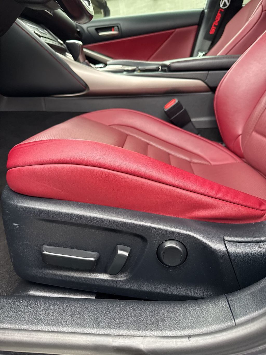 Thumbnail: 2019 Lexus IS - 22