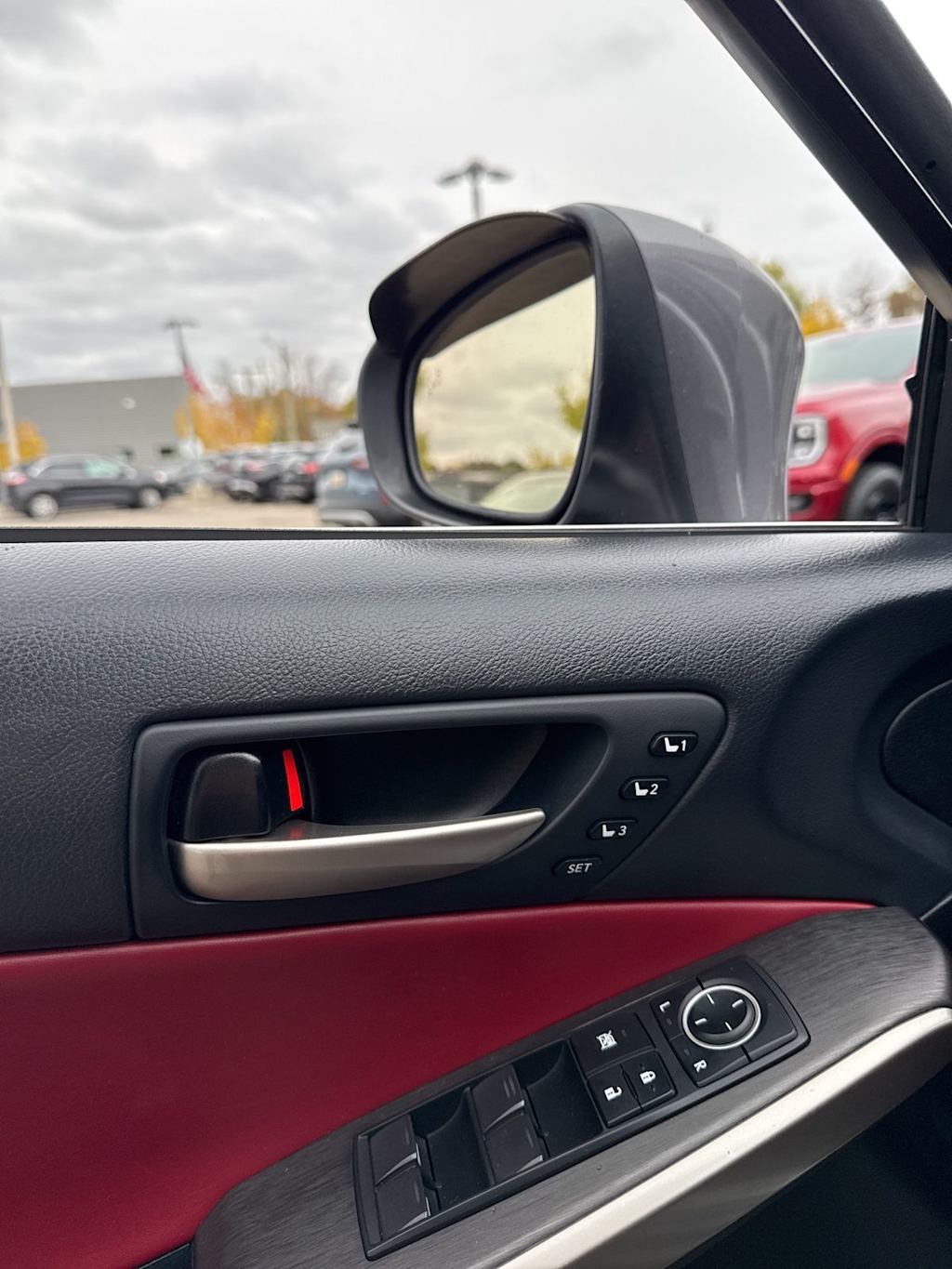 Thumbnail: 2019 Lexus IS - 25