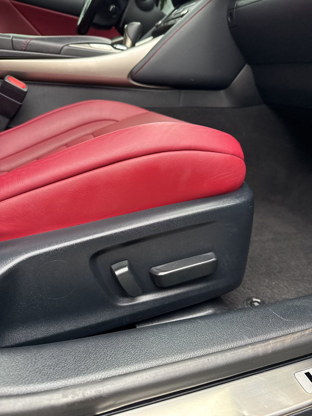 Thumbnail: 2019 Lexus IS - 28