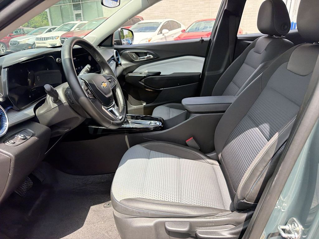 Thumbnail: 2025 Chevrolet Trax - 10