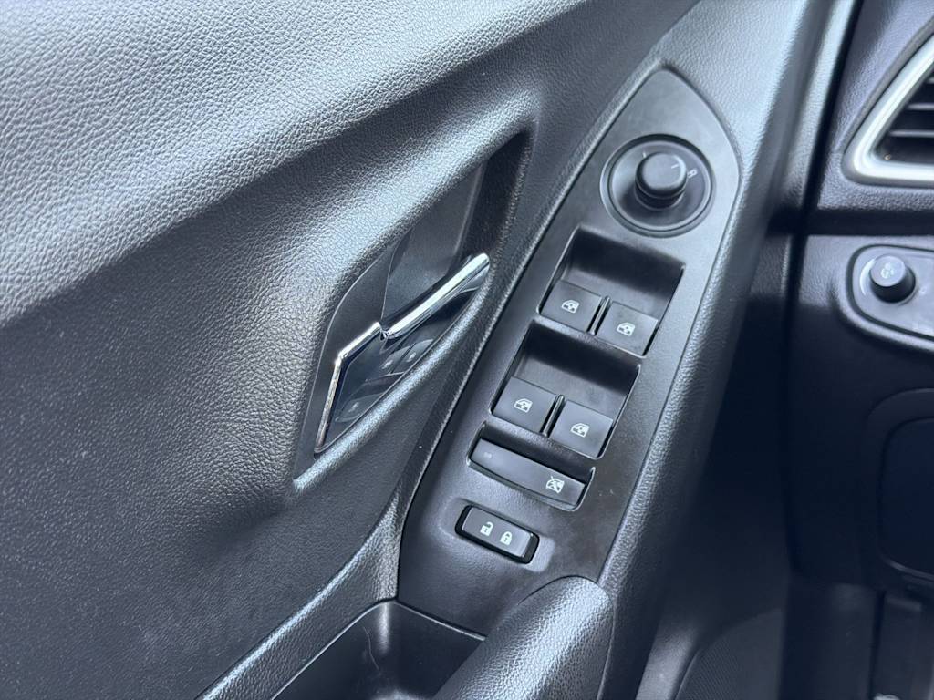Thumbnail: 2018 Chevrolet Trax - 29