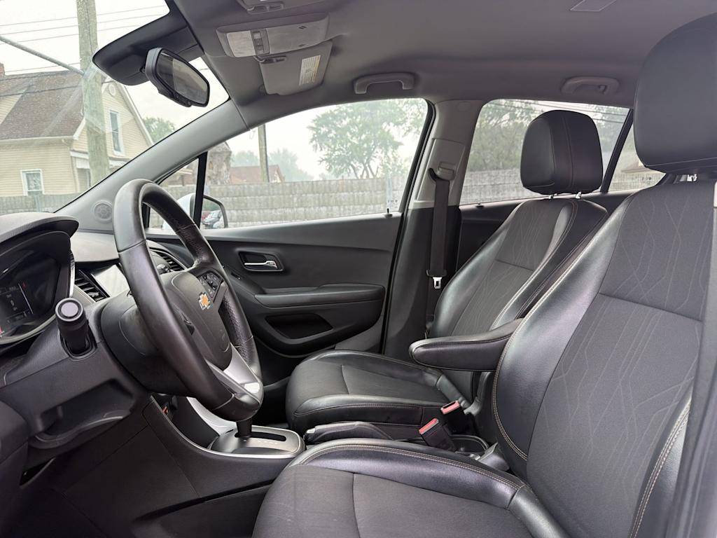 Thumbnail: 2017 Chevrolet Trax - 10