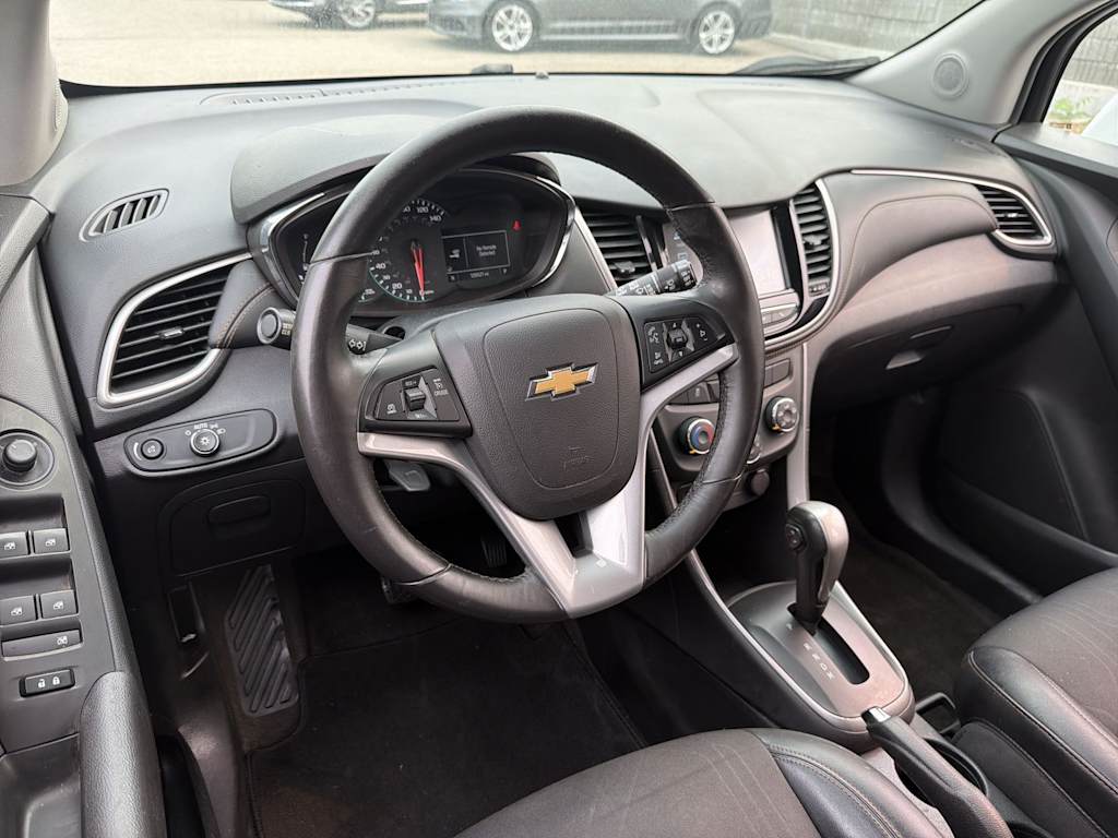 Thumbnail: 2017 Chevrolet Trax - 2