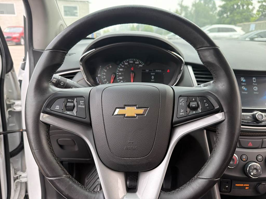 Thumbnail: 2017 Chevrolet Trax - 9
