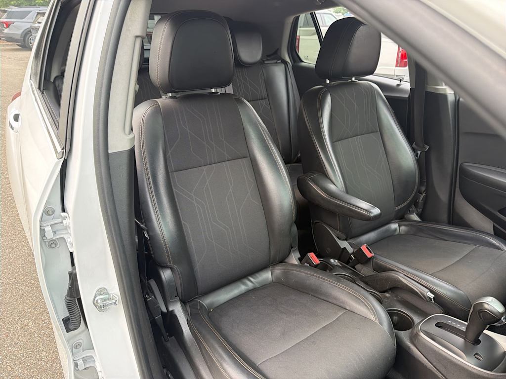Thumbnail: 2017 Chevrolet Trax - 28