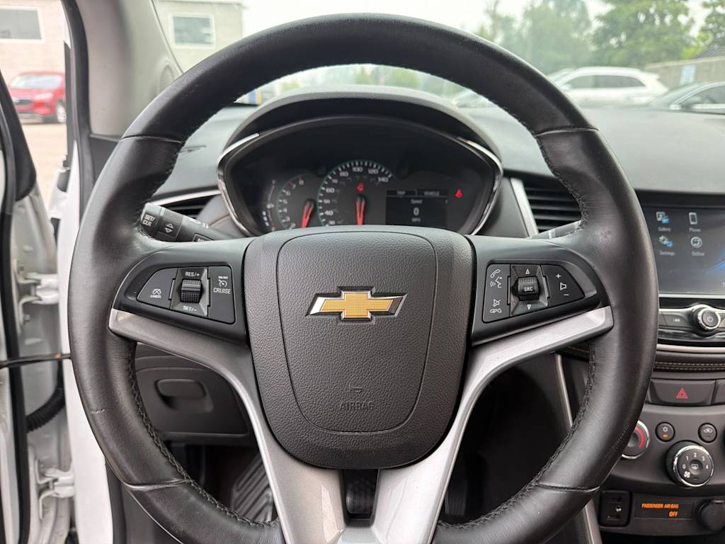 Thumbnail: 2017 Chevrolet Trax - 9