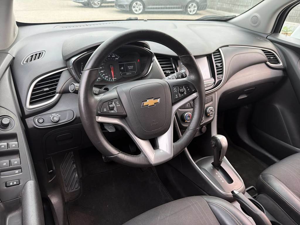 Thumbnail: 2017 Chevrolet Trax - 2