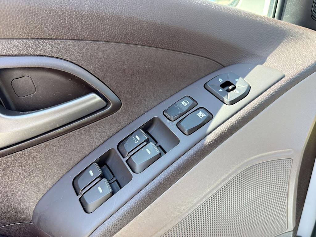 Thumbnail: 2015 Hyundai Tucson - 25