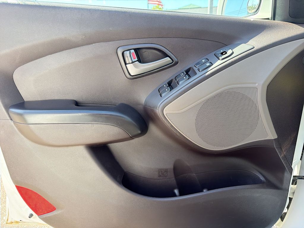Thumbnail: 2015 Hyundai Tucson - 33