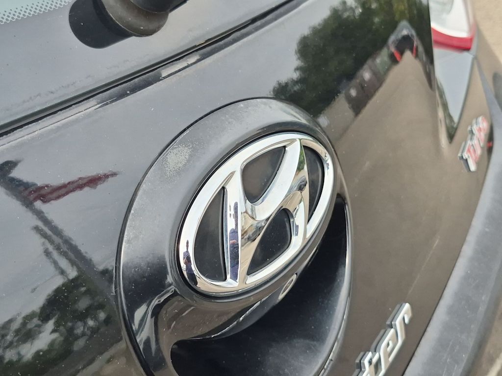 Thumbnail: 2016 Hyundai Veloster - 21