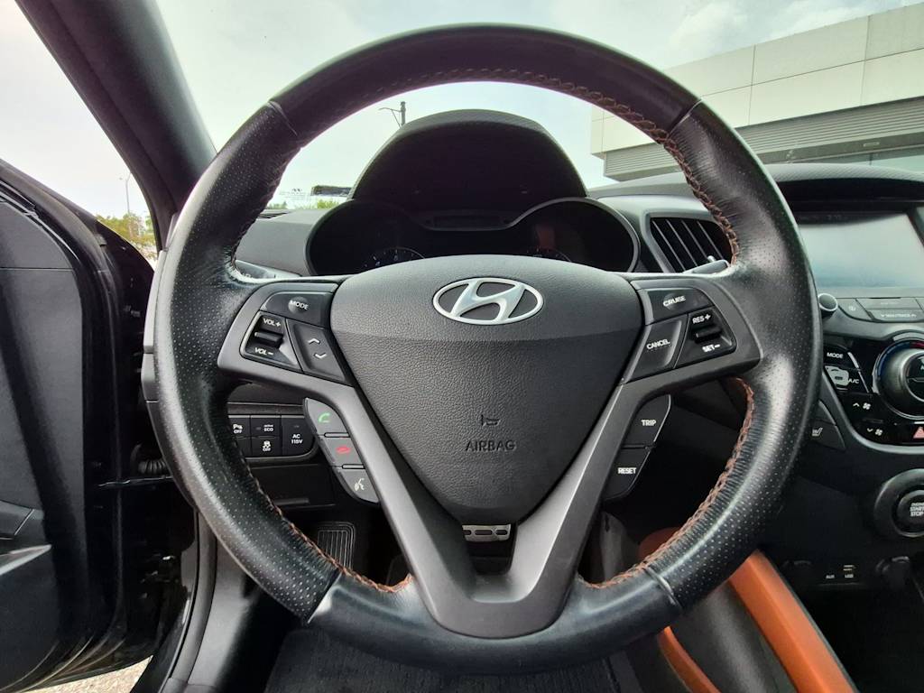 Thumbnail: 2016 Hyundai Veloster - 9