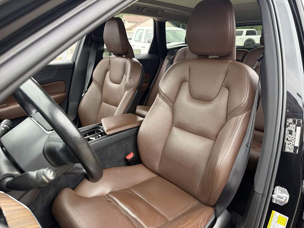 Thumbnail: 2019 Volvo XC60 - 10