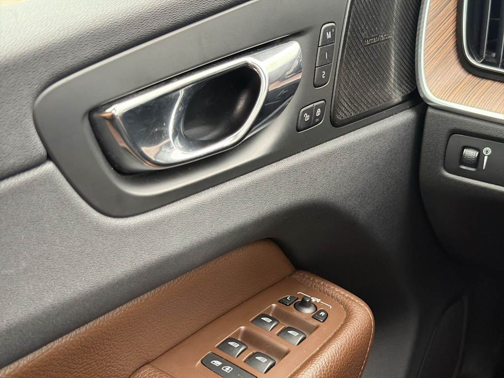 Thumbnail: 2019 Volvo XC60 - 30