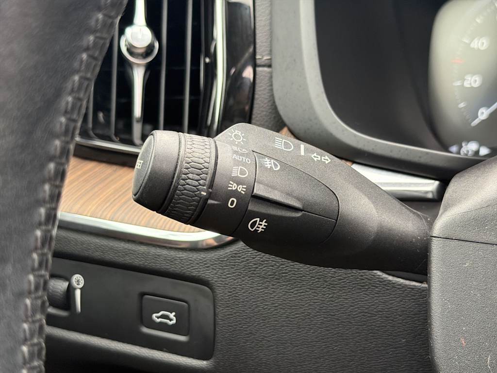 Thumbnail: 2019 Volvo XC60 - 32