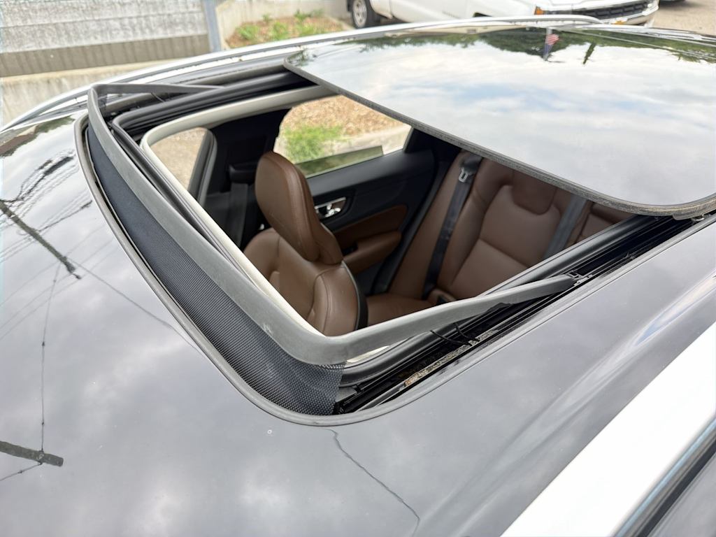 Thumbnail: 2019 Volvo XC60 - 25