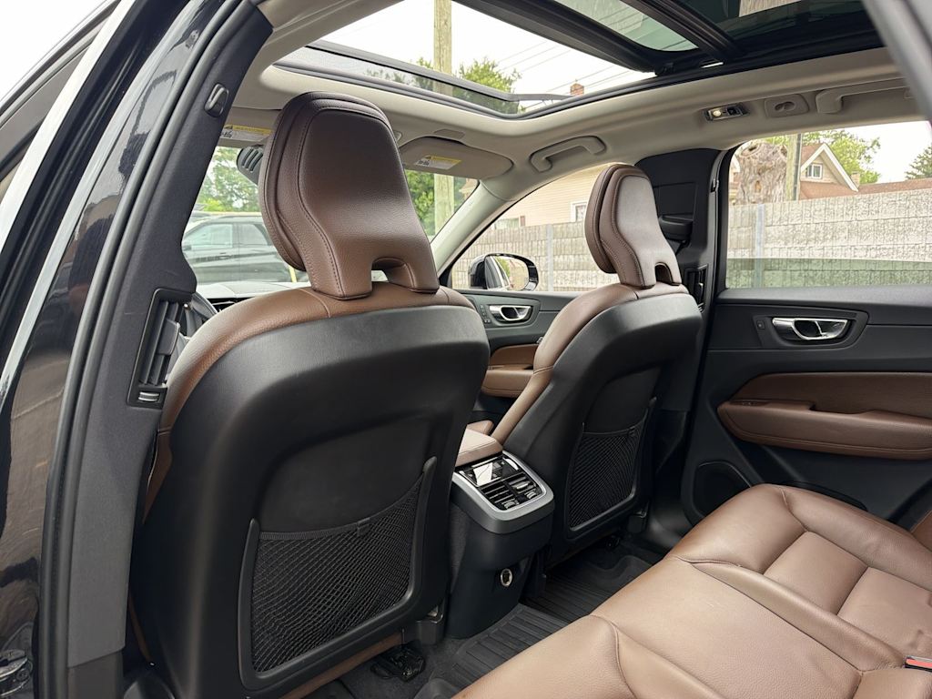 Thumbnail: 2019 Volvo XC60 - 11