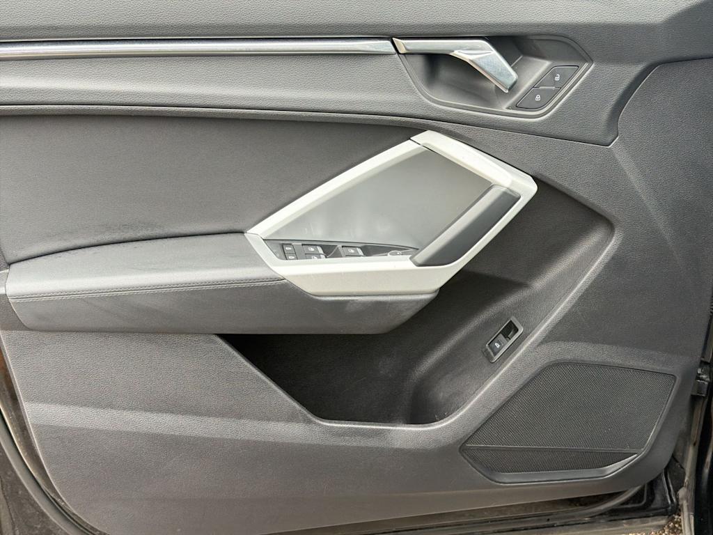 Thumbnail: 2021 Audi Q3 - 31