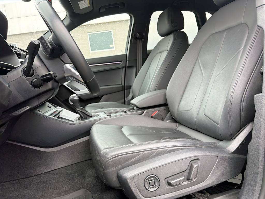 Thumbnail: 2021 Audi Q3 - 10