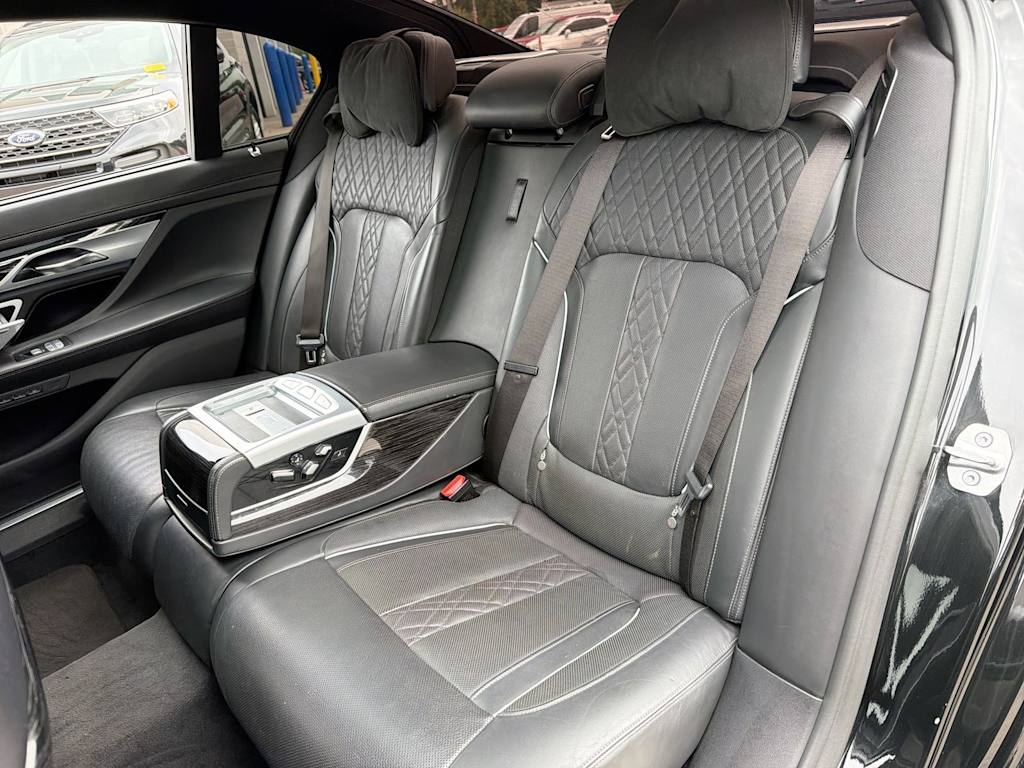 Thumbnail: 2019 BMW 7 Series - 25