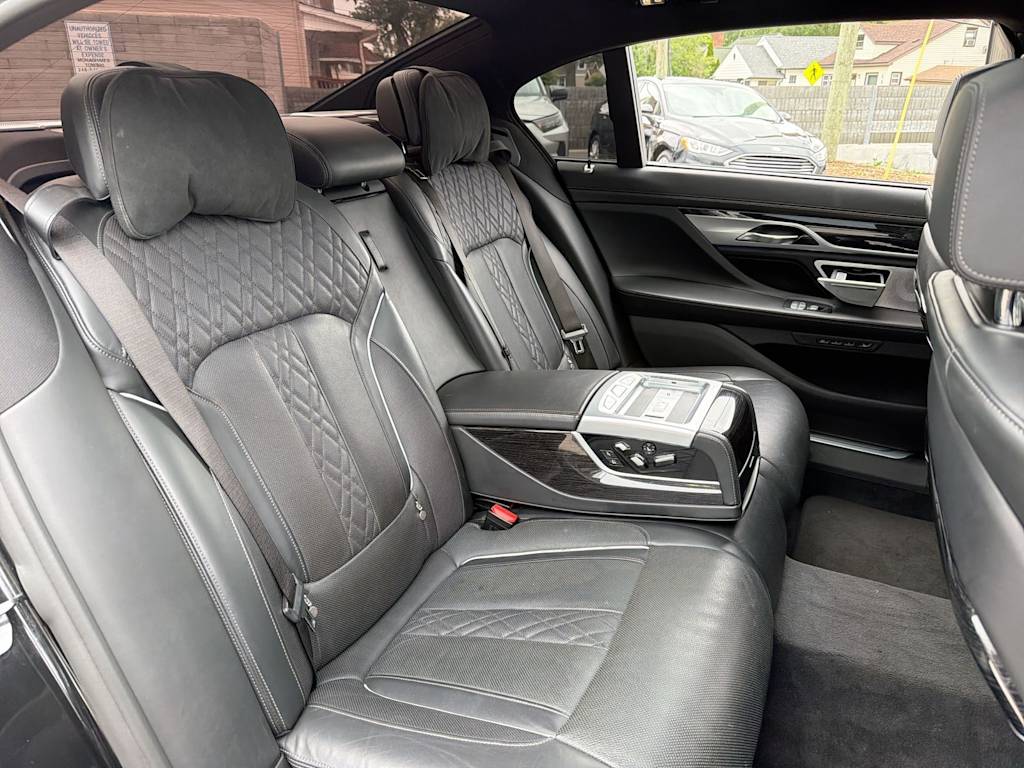 Thumbnail: 2019 BMW 7 Series - 26