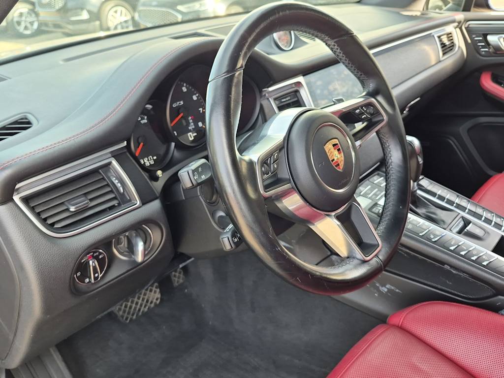 Thumbnail: 2018 Porsche Macan - 2