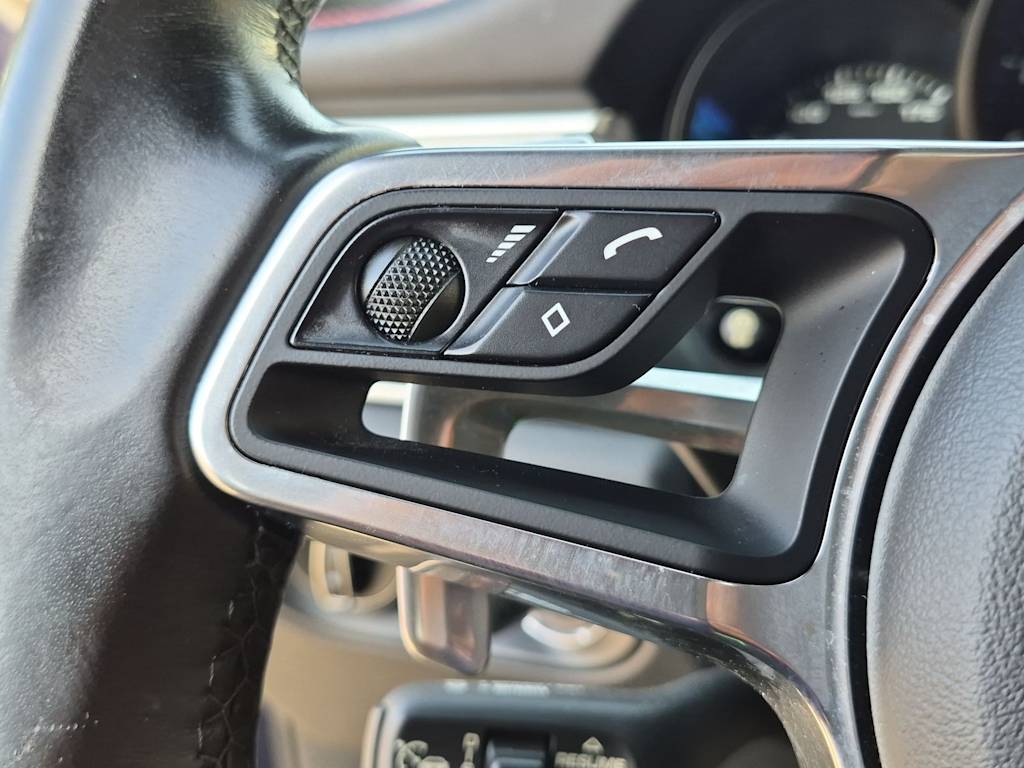 Thumbnail: 2018 Porsche Macan - 27