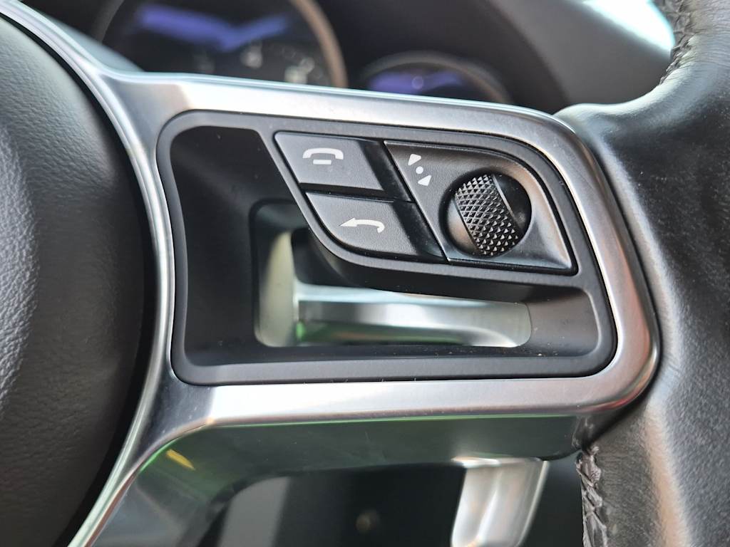 Thumbnail: 2018 Porsche Macan - 28