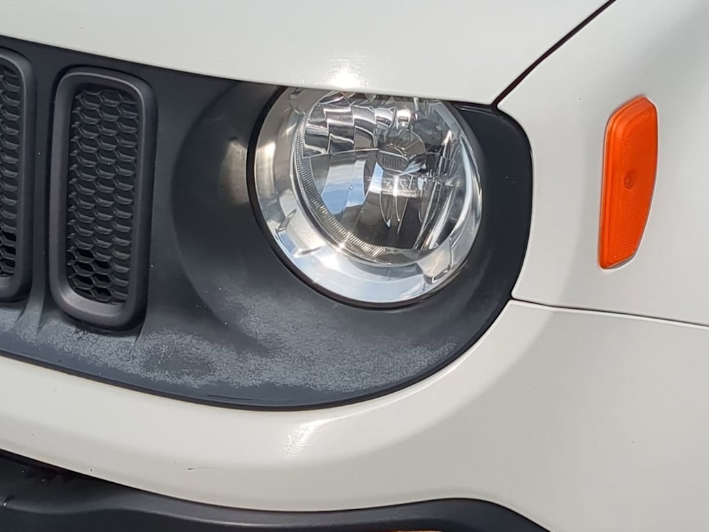 Thumbnail: 2016 Jeep Renegade - 23