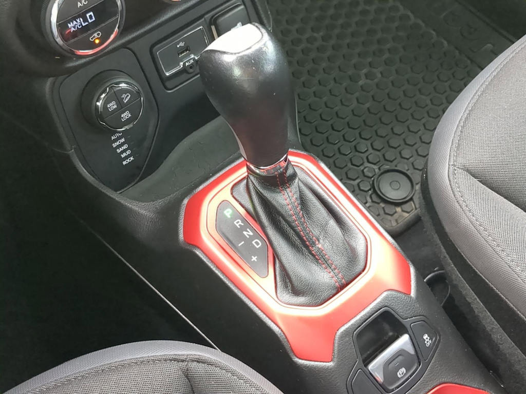 Thumbnail: 2016 Jeep Renegade - 15