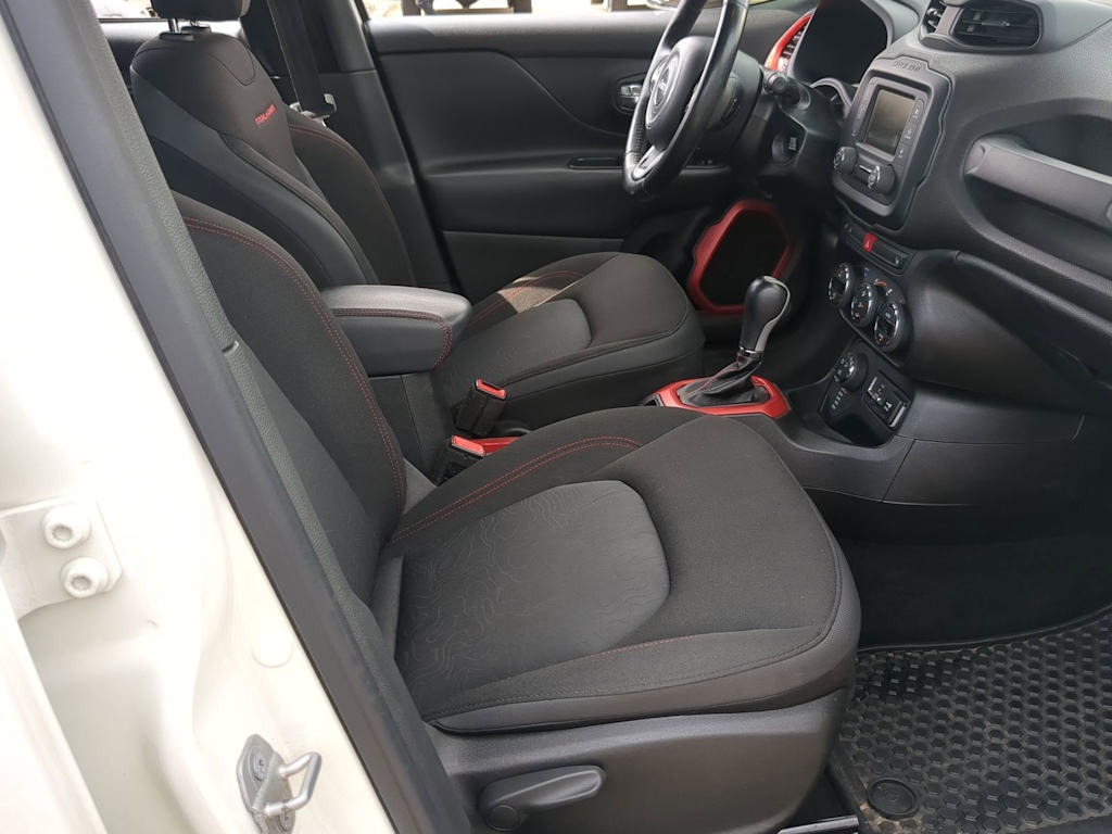 Thumbnail: 2016 Jeep Renegade - 11