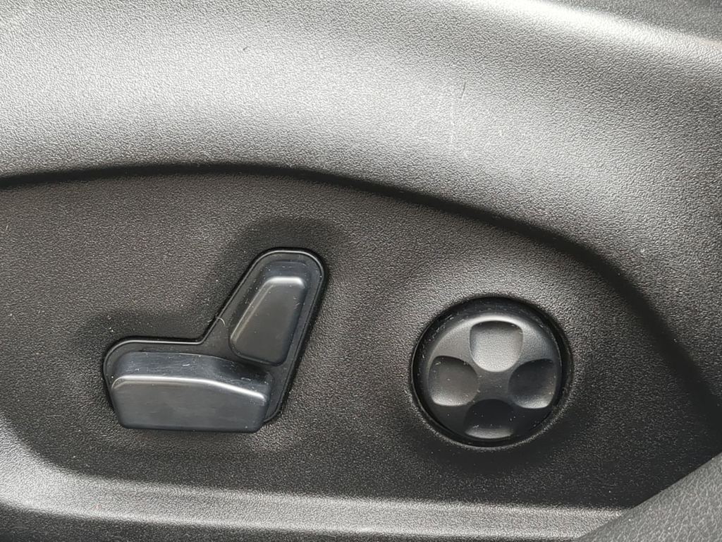 Thumbnail: 2016 Jeep Renegade - 25