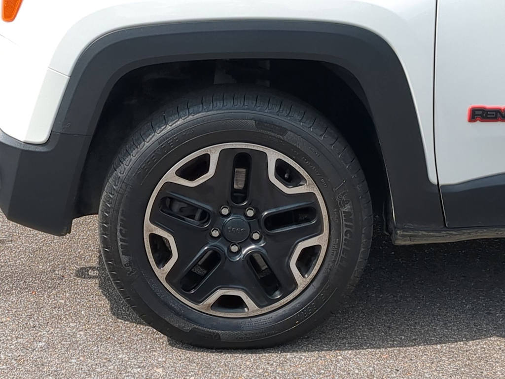 Thumbnail: 2016 Jeep Renegade - 8