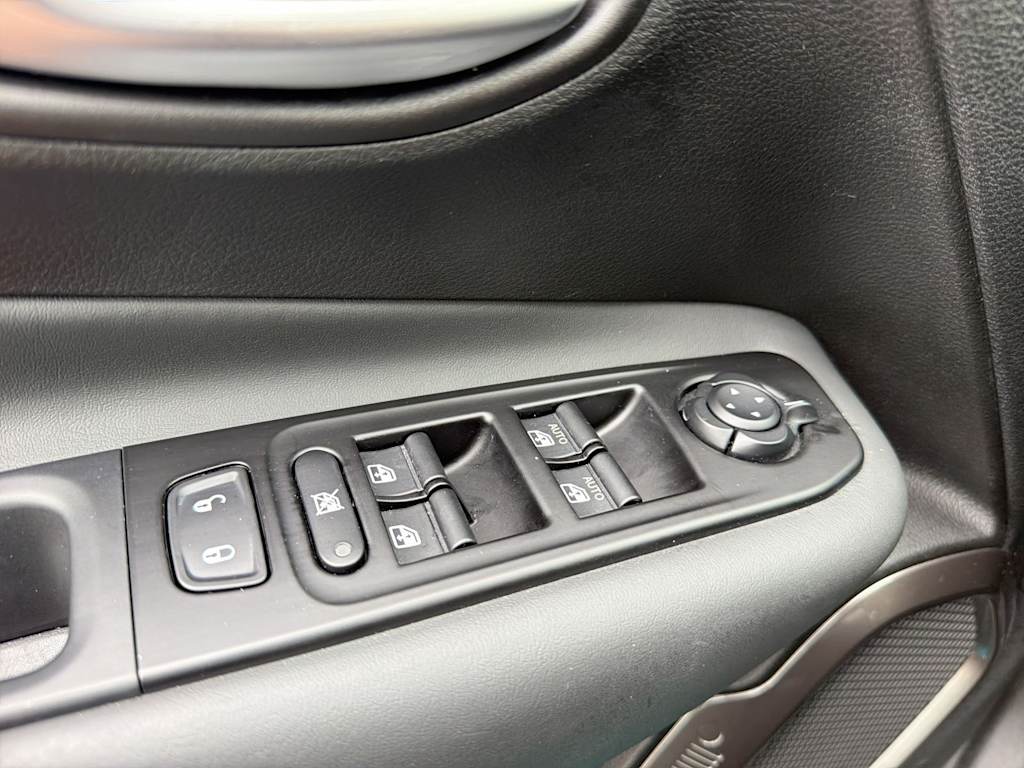 Thumbnail: 2021 Jeep Renegade - 24