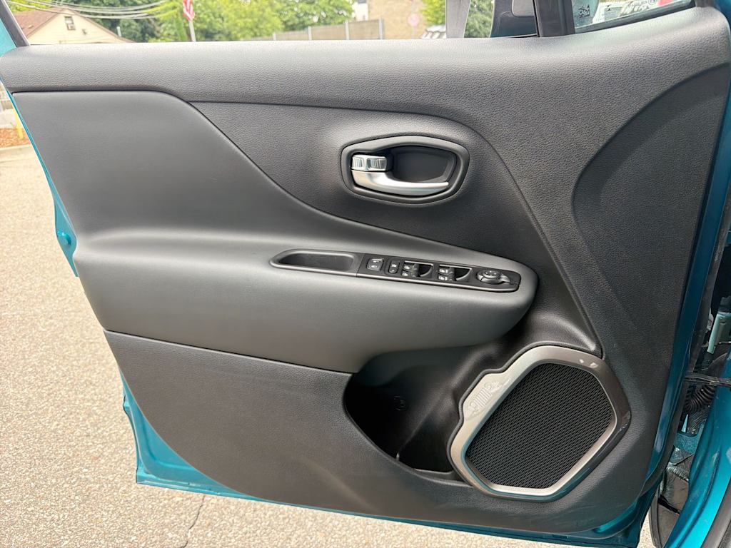 Thumbnail: 2021 Jeep Renegade - 34