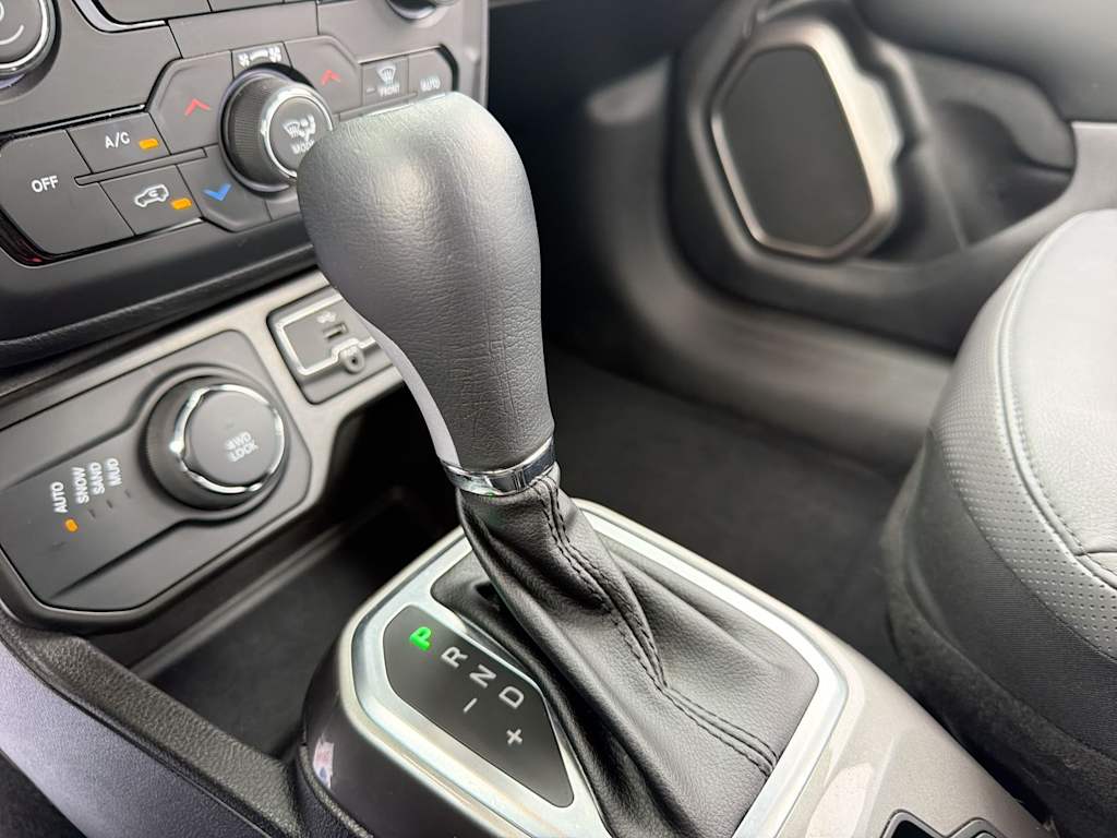 Thumbnail: 2021 Jeep Renegade - 36