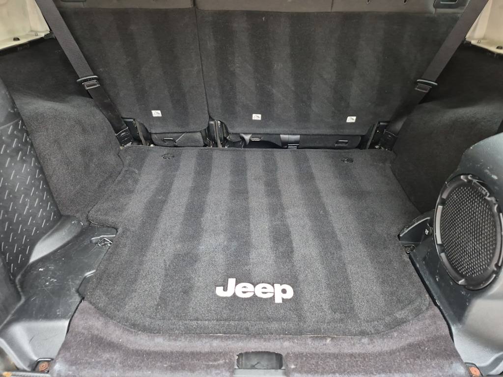 Thumbnail: 2014 Jeep Wrangler - 32
