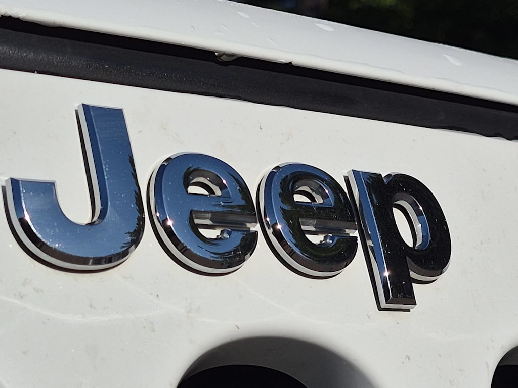 Thumbnail: 2015 Jeep Wrangler - 23