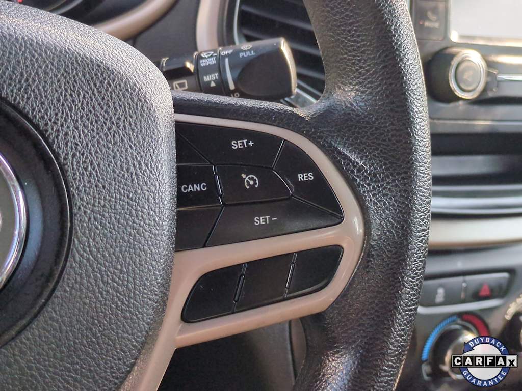 Thumbnail: 2017 Jeep Cherokee - 31