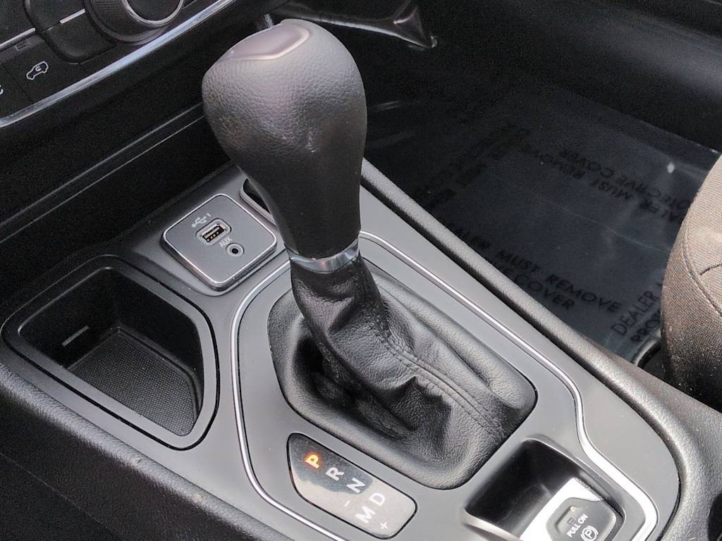 Thumbnail: 2021 Jeep Cherokee - 14