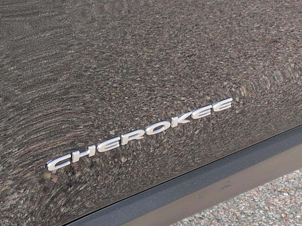 Thumbnail: 2021 Jeep Cherokee - 23