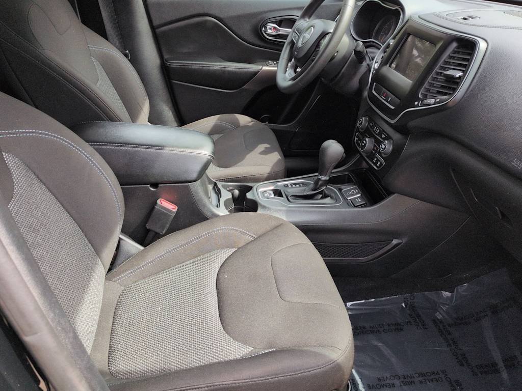 Thumbnail: 2021 Jeep Cherokee - 10
