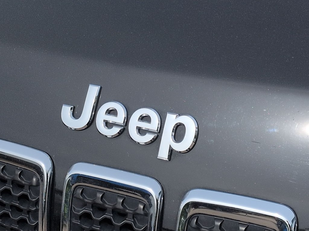 Thumbnail: 2021 Jeep Cherokee - 6