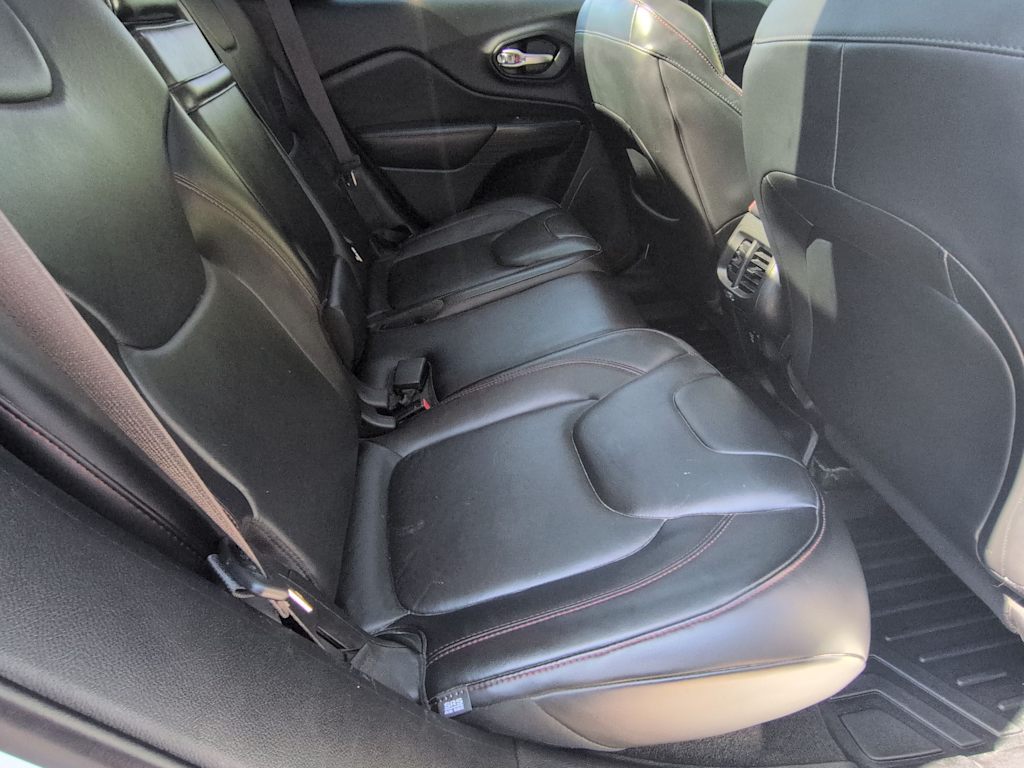 Thumbnail: 2016 Jeep Cherokee - 30