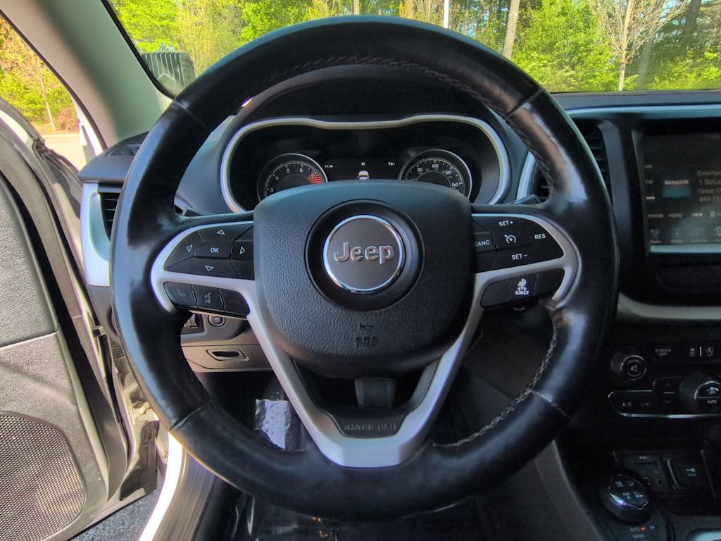 Thumbnail: 2016 Jeep Cherokee - 13