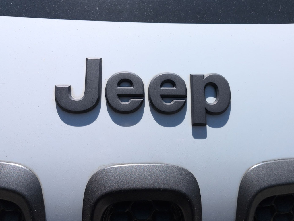 Thumbnail: 2016 Jeep Cherokee - 26