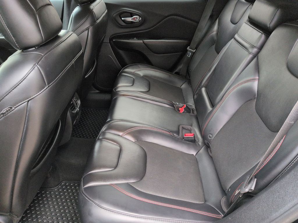 Thumbnail: 2019 Jeep Cherokee - 28