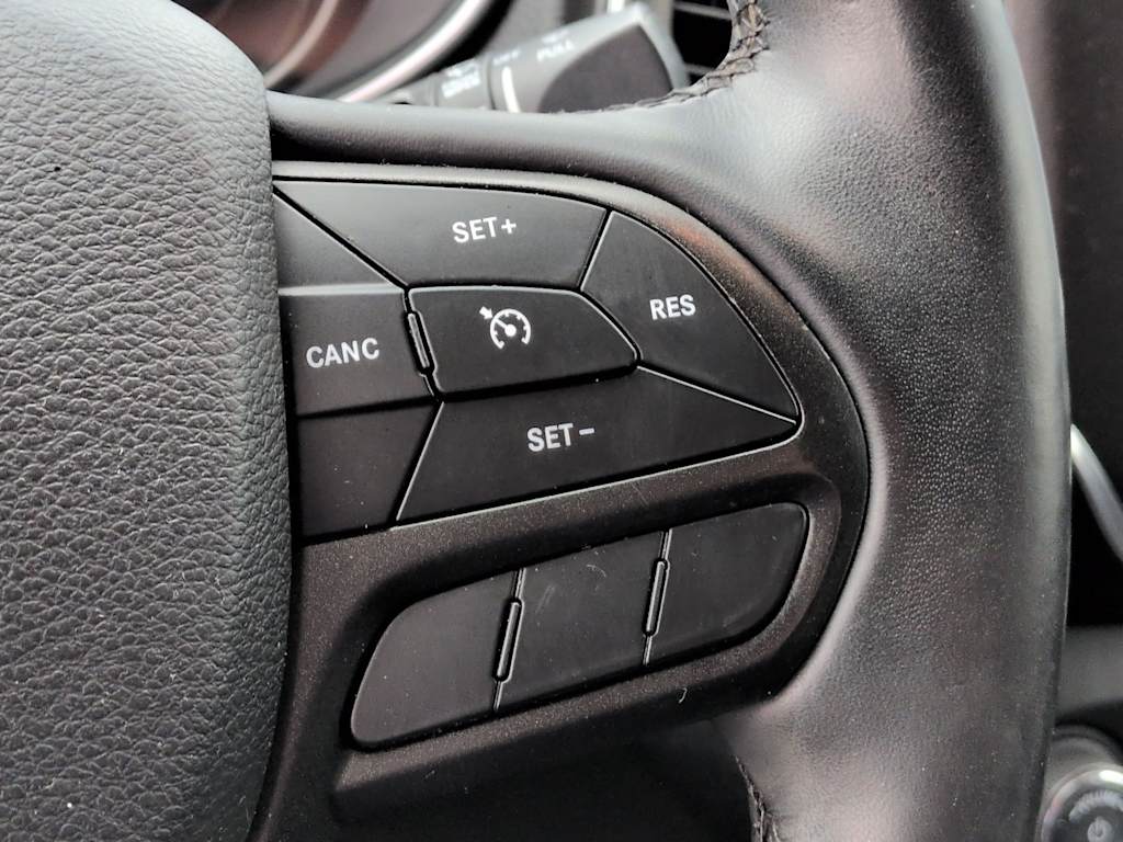 Thumbnail: 2019 Jeep Cherokee - 31