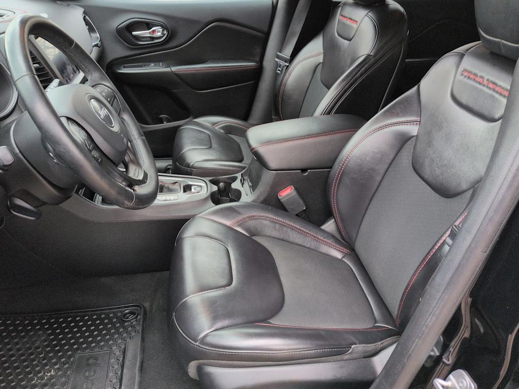 Thumbnail: 2019 Jeep Cherokee - 10